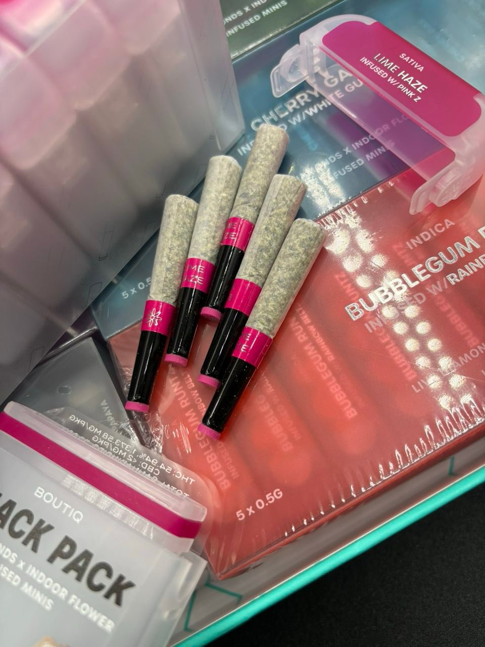 IMG EF34CCC0B0CF 1 1 BOUTIQ SNACK PACK PRE ROLLS 5PK – LIVE DIAMONDS X INDOOR FLOWER INFUSED MINIS - Image 2