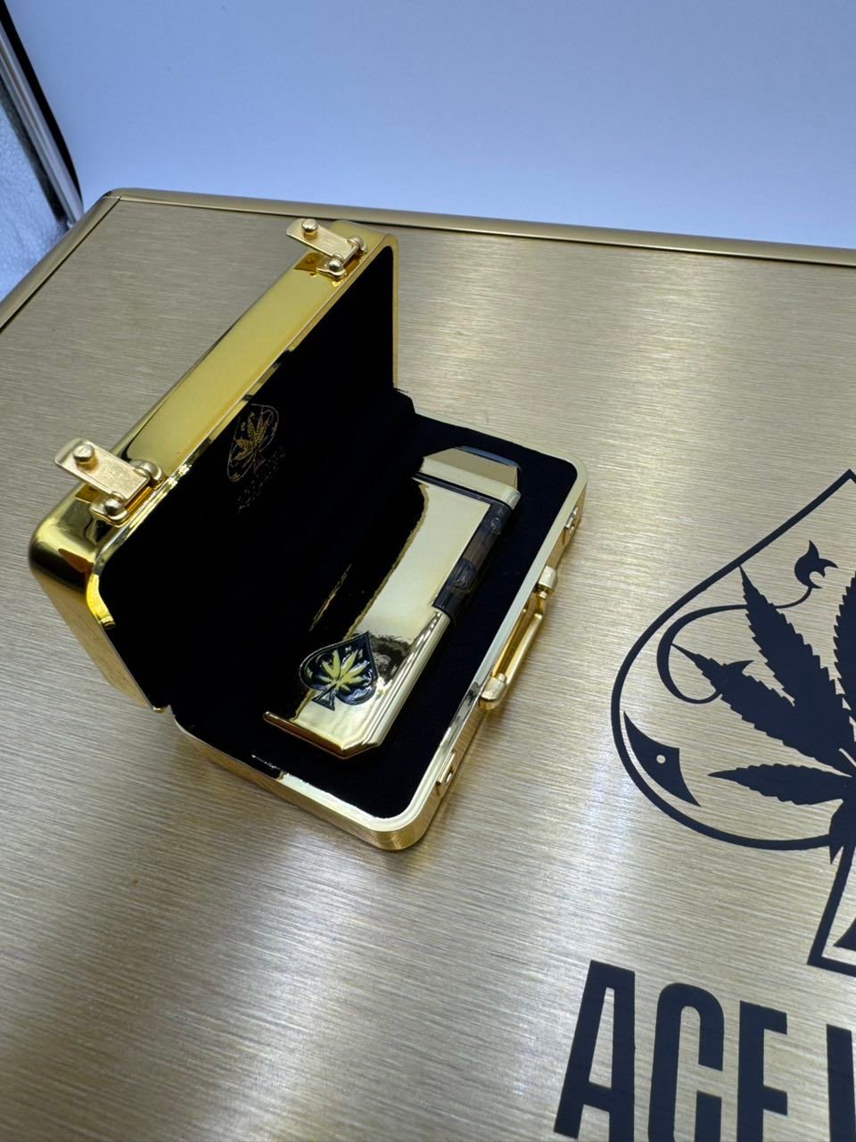 image 2312 1 ACE ULTRA PREMIUM 2G DISPOSABLE: THE SIGNATURE GOLD COLLECTION – MINIS GEN 5